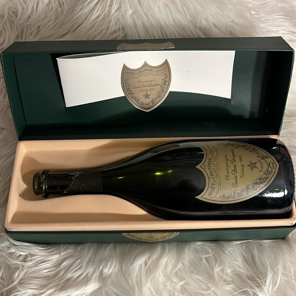 Vintage 1993 Cuvee Dom Perignon. Empty bottle and box included. - Picture 2 of 6
